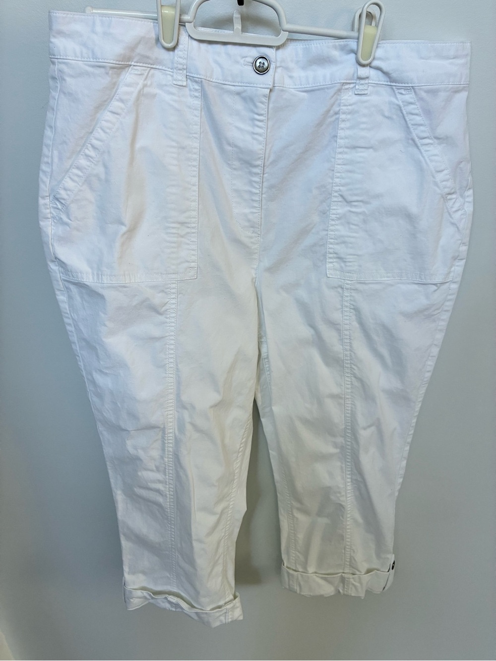 Northern Reflections White Women's Cropped Capris